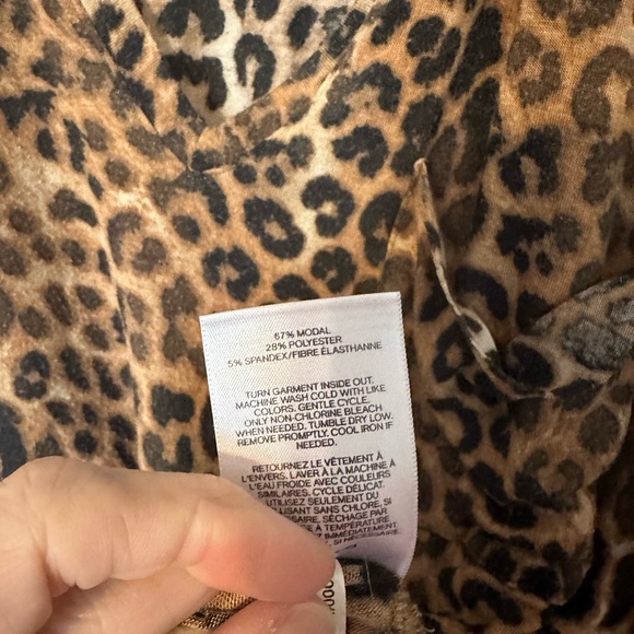 Express double v neck relax fit leopard tee from Express size M - Picture 4 of 4